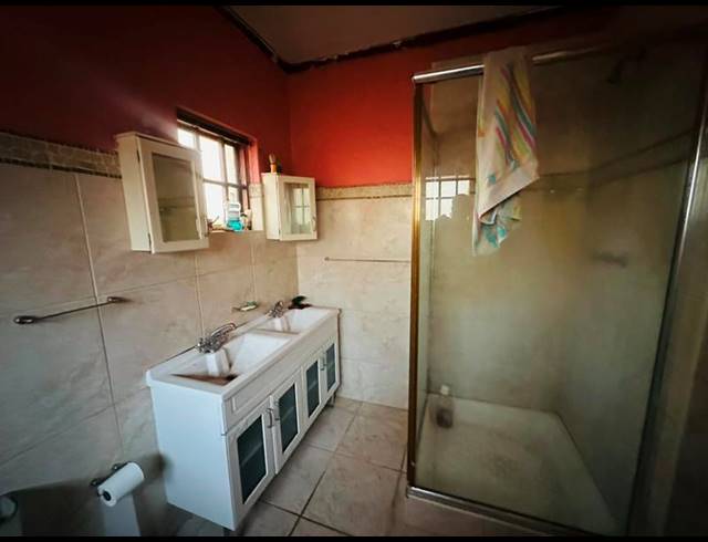 5 BEDROOM HOUSE FOR SALE IN PRIMROSE